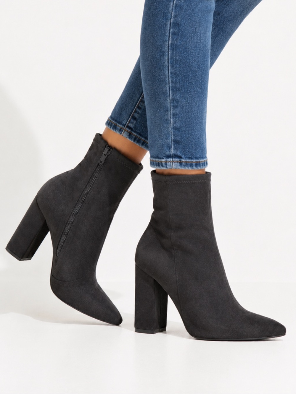 Steve Madden size 11 Womens Sora Ankle Boots
11 Medium Black